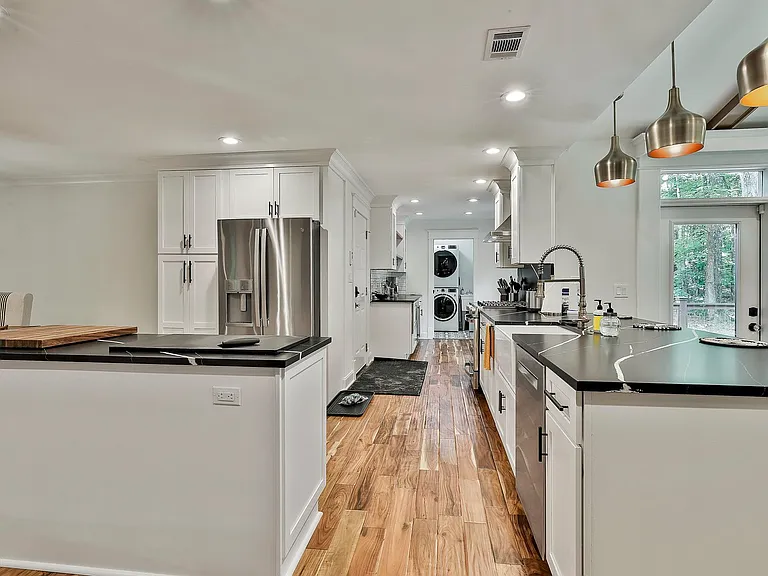 410 Thornton Lane — Photo 10