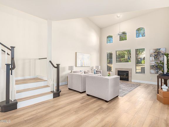 5th image of 20802 N GRAYHAWK Drive #1042