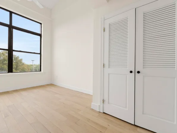 300 Communipaw Avenue image 20 of 50