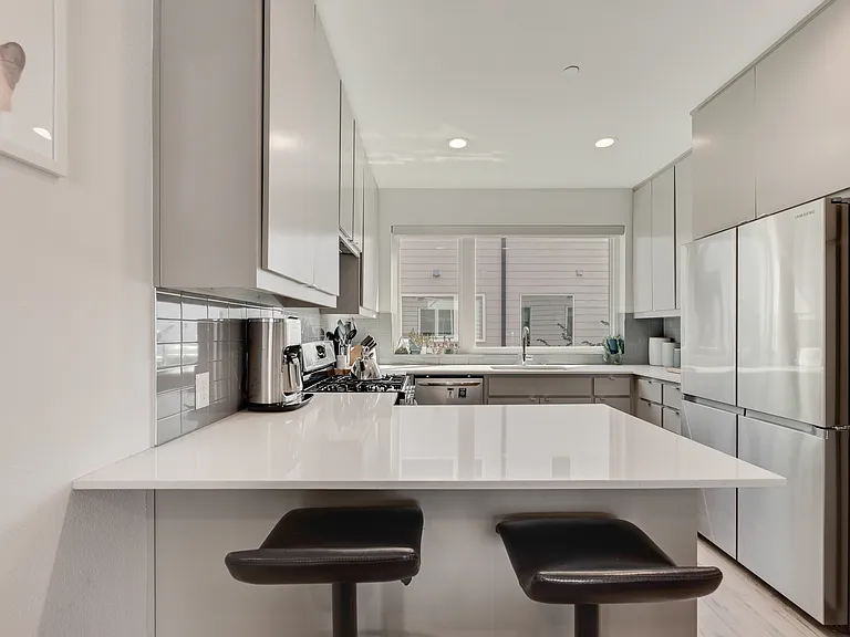 4705 Bryan St #302 — Photo 3
