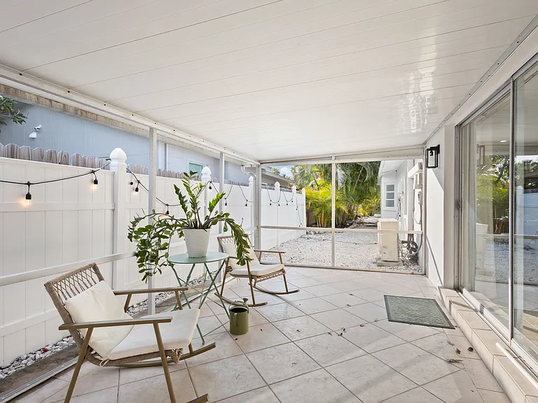 6960 Poinsetta Ave — Photo 16