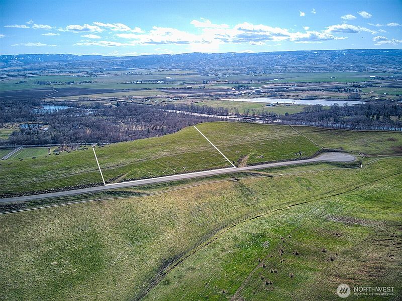 2nd image of 16 Sundance Lane