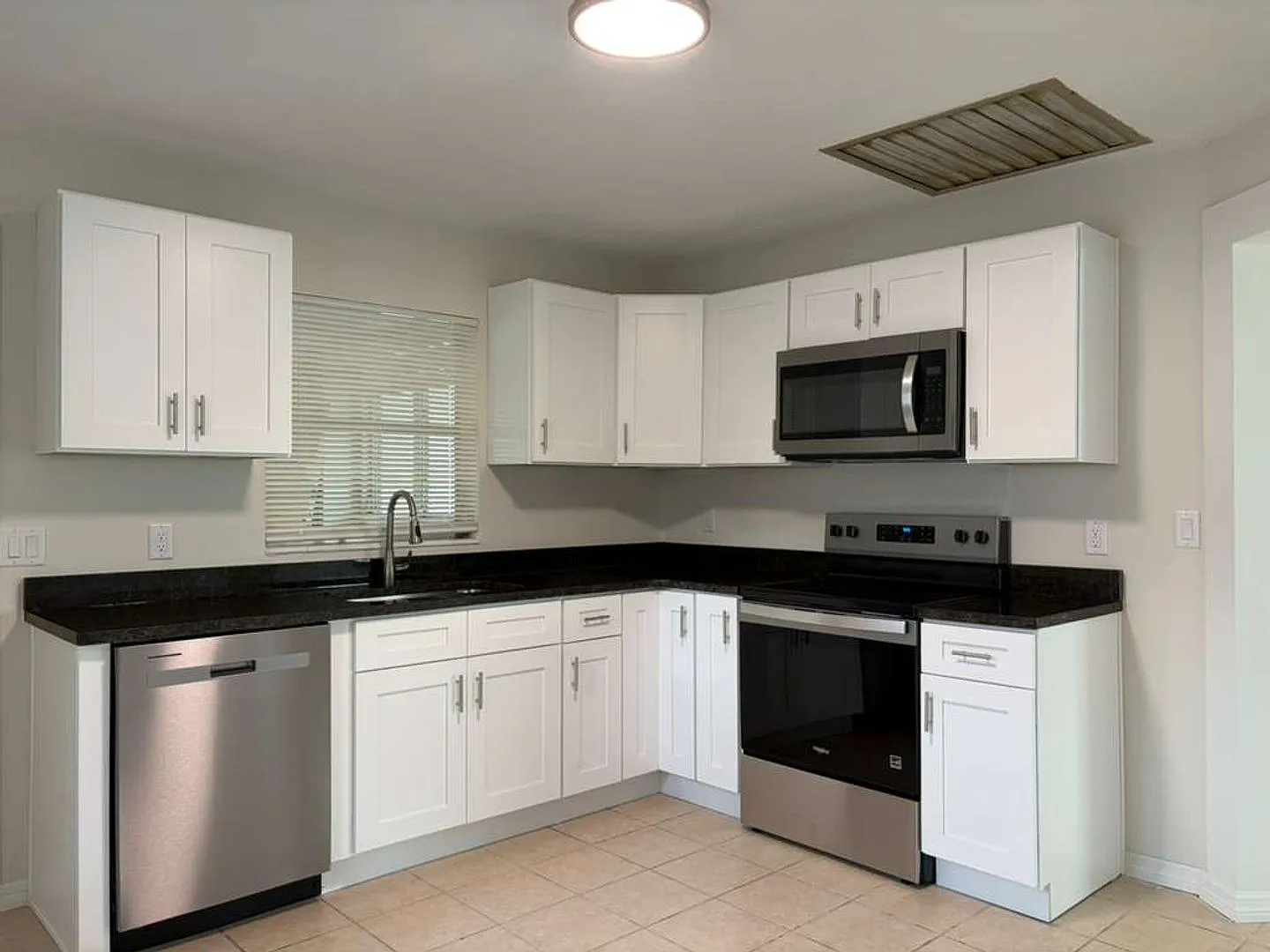 In the Heart of Gulfport's Arts District! Newly Renovated Home — Photo 4