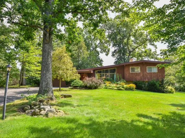 11923 Indian TRAIL, Hales Corners, WI 53130