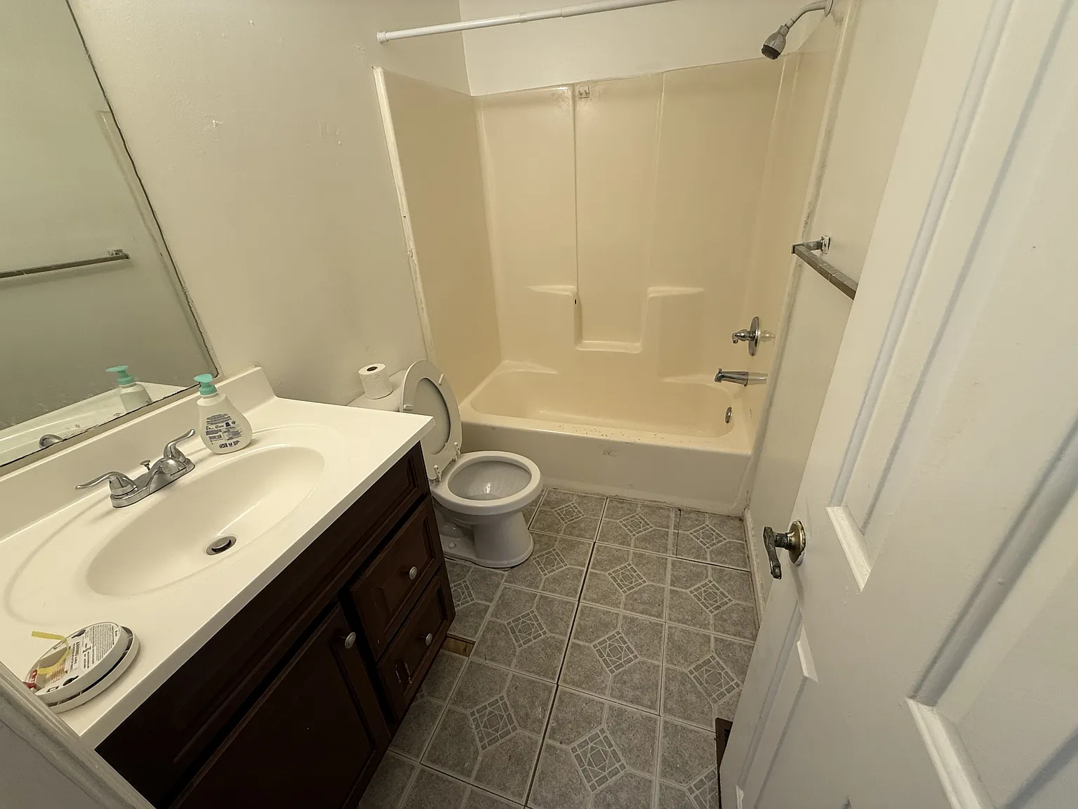 1112 S Saint Marks Ave - B — Photo 4