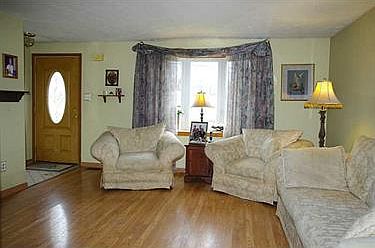4th image of 5218 Elmwood Dr