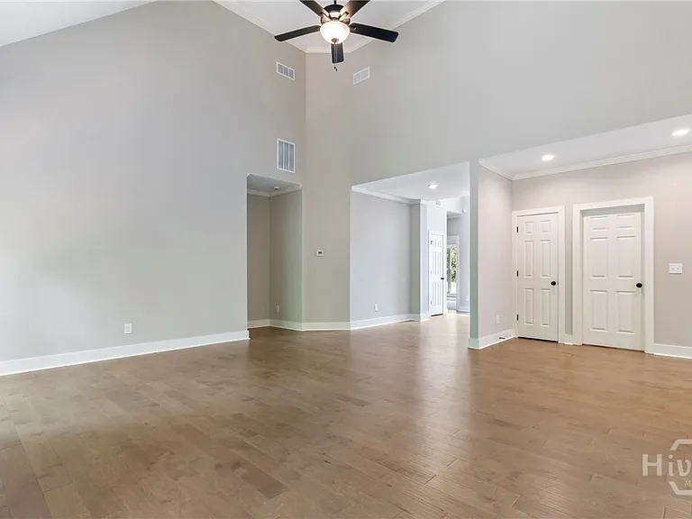 380 Ansley Dr — Photo 6