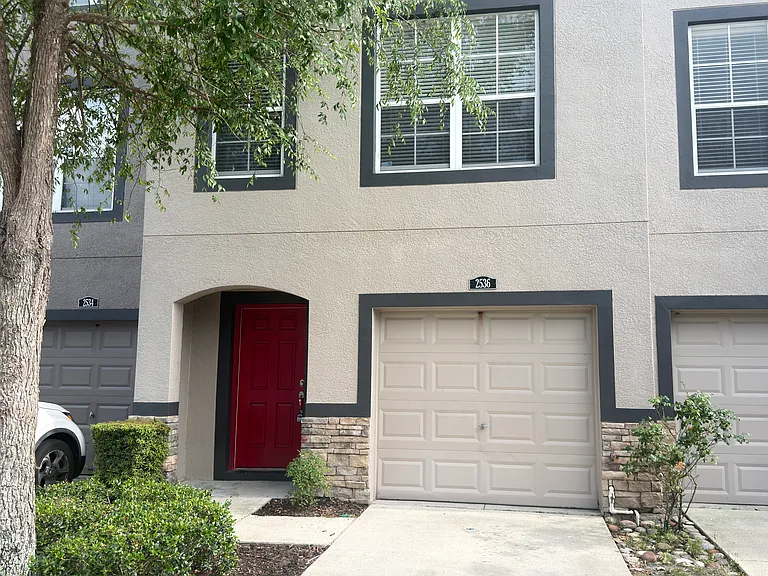 2536 Lexington Oak Dr — Photo 2