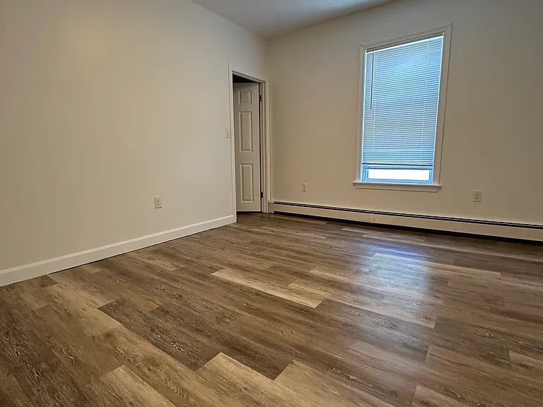 29 Vernon St #2R — Photo 14