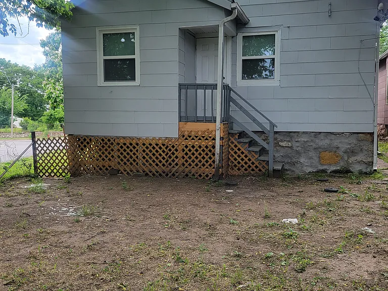 4043 Woodland Ave — Photo 2