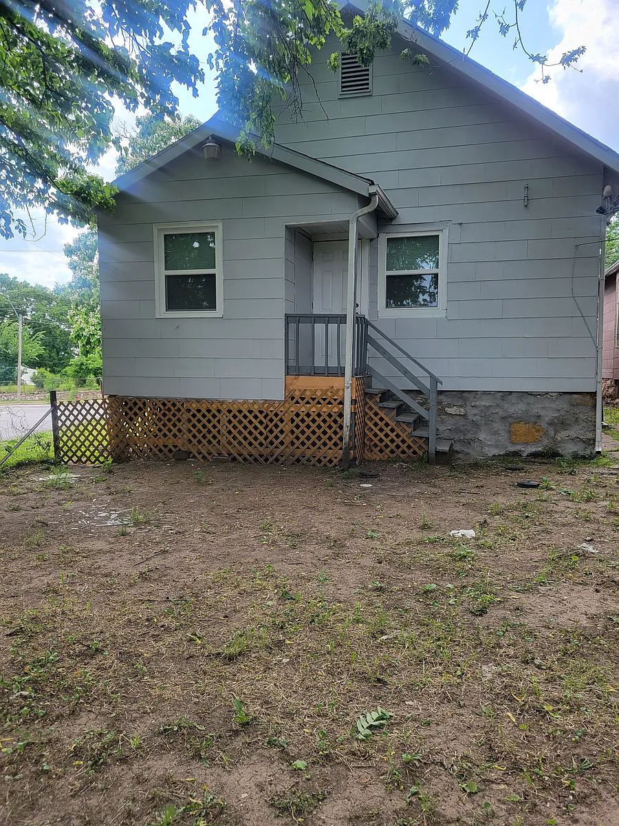 Building Photo - 4043 Woodland Ave