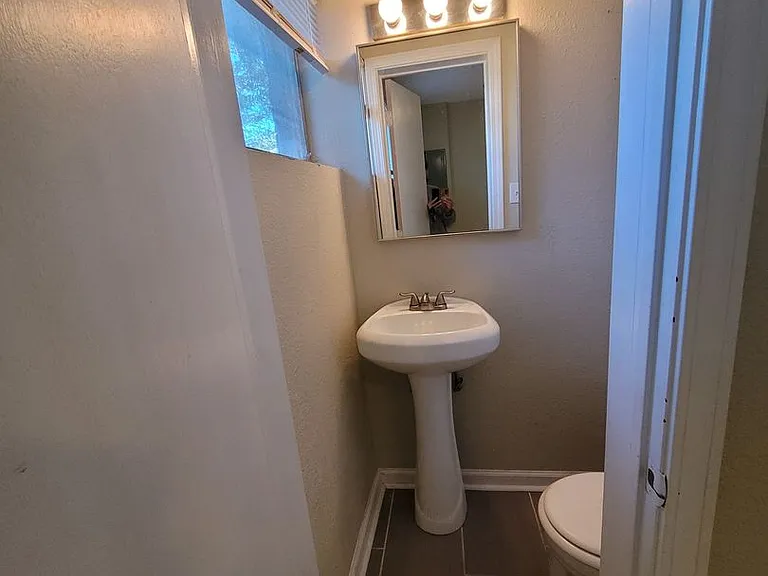 331 Emory Dr — Photo 13