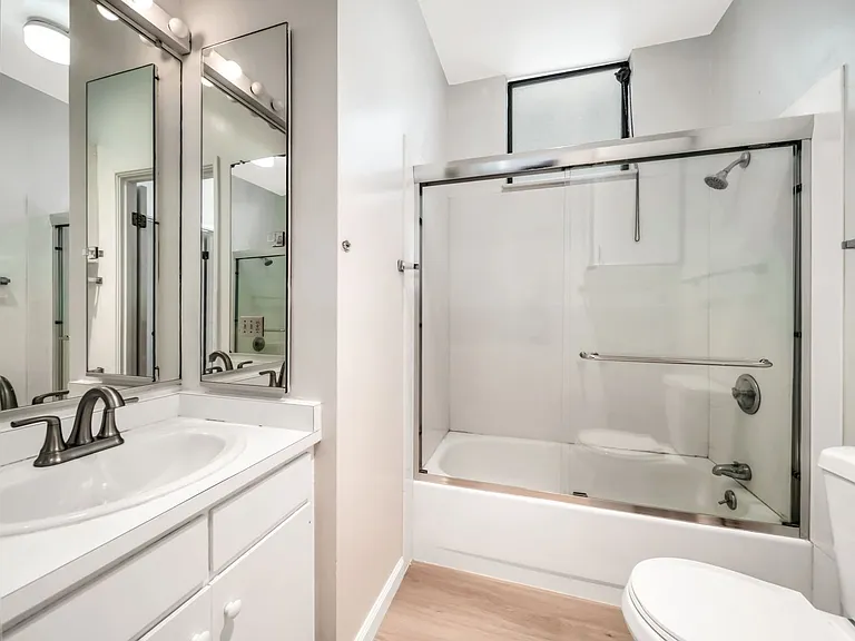 2578 Virginia St #6 — Photo 8
