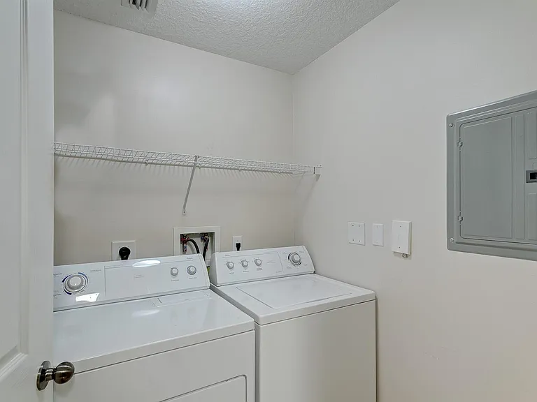 9303 Myrtlewood Cir W — Photo 11