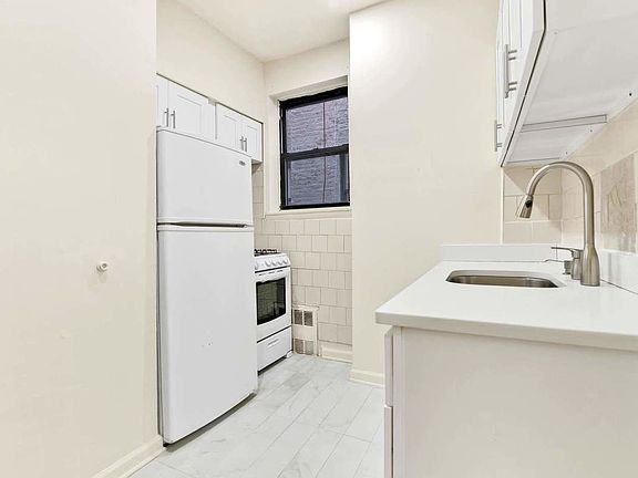 5th image of 26 W 131st St #3A