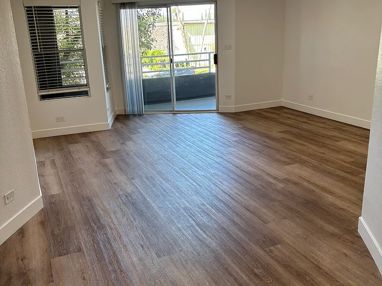 7918 Reseda Blvd — Photo 101