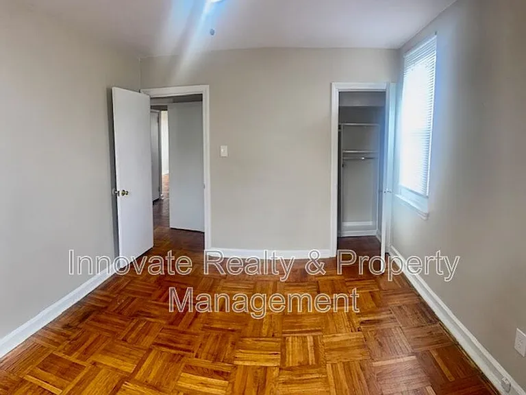 910 E Sharpnack St #2 — Photo 10