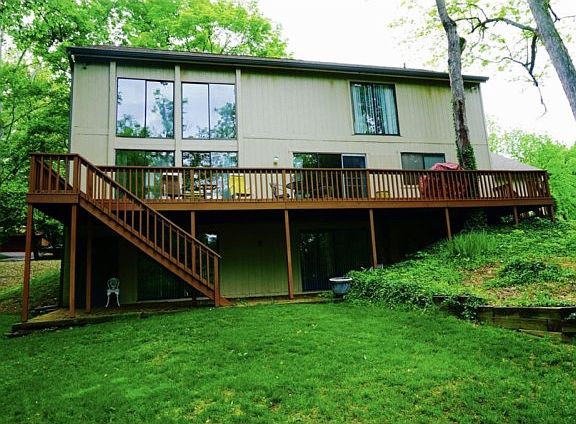 2nd image of 3649 N Devon Dr