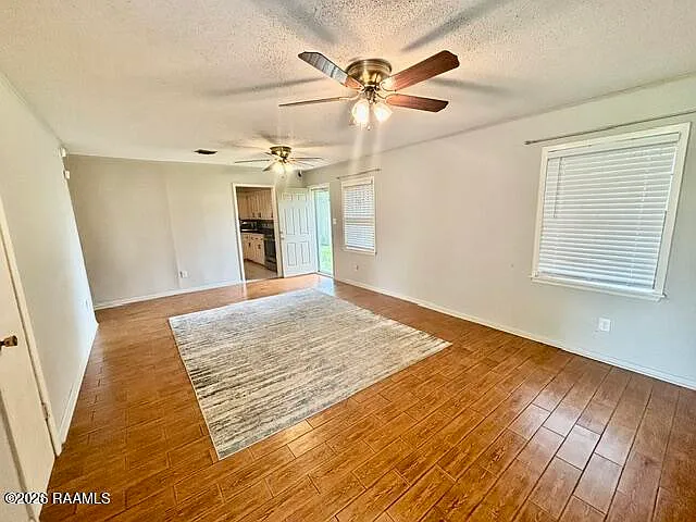 101 Burrow Dr — Photo 4