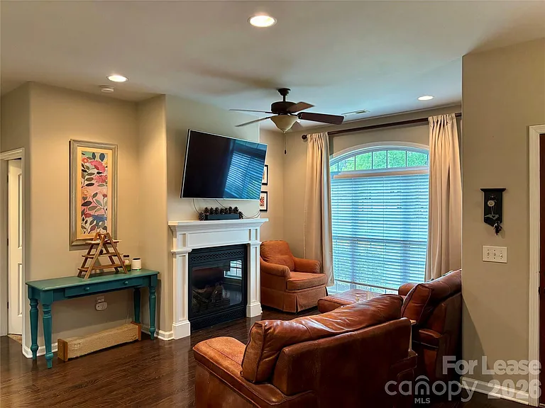 322 Patricia Ave — Photo 7