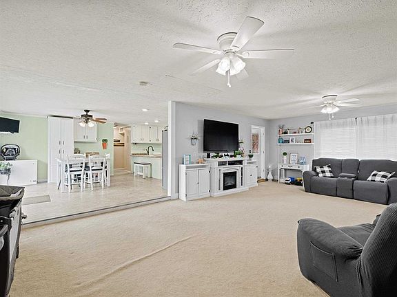 3rd image of 808 Florence Ct