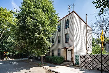 212 Guernsey Street in Greenpoint