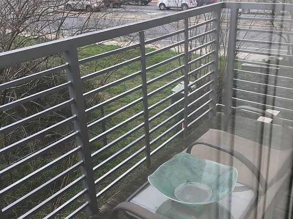 5th image of 302 Stadium Dr APT 102