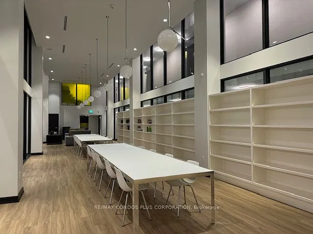 158 Front St E #403 — Photo 33