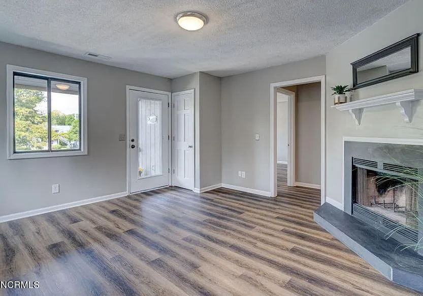 2 bed, 851 sqft, $1,475 — Photo 4