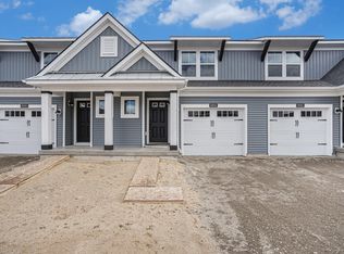 8904 Dalton Ln, Jenison, MI 49428