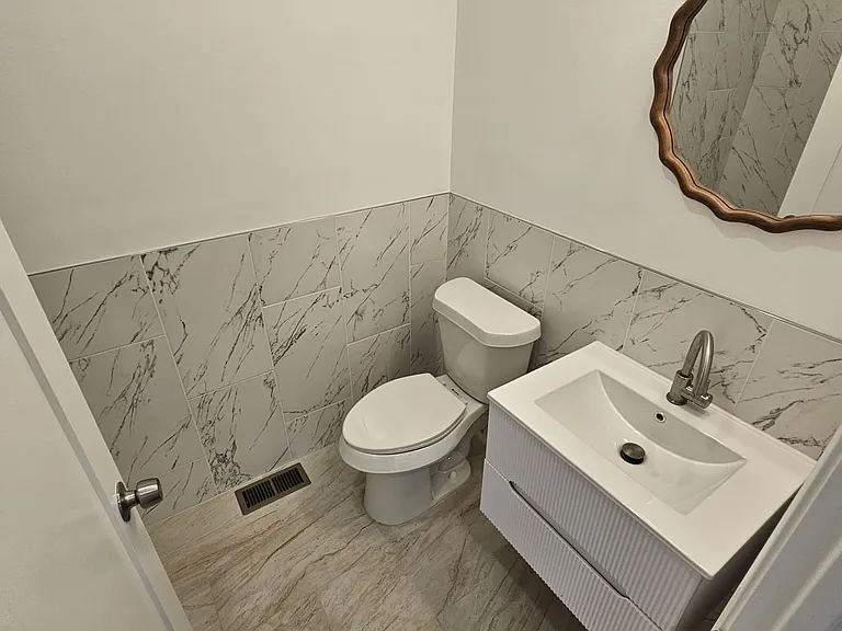 bath room / bath