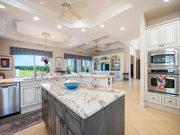 530 Avellino Isles CIR #7-301, NAPLES, FL 34119