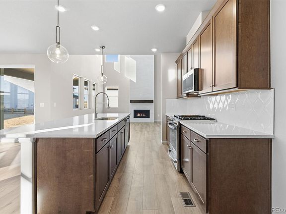 5th image of 15333 Poplar Street