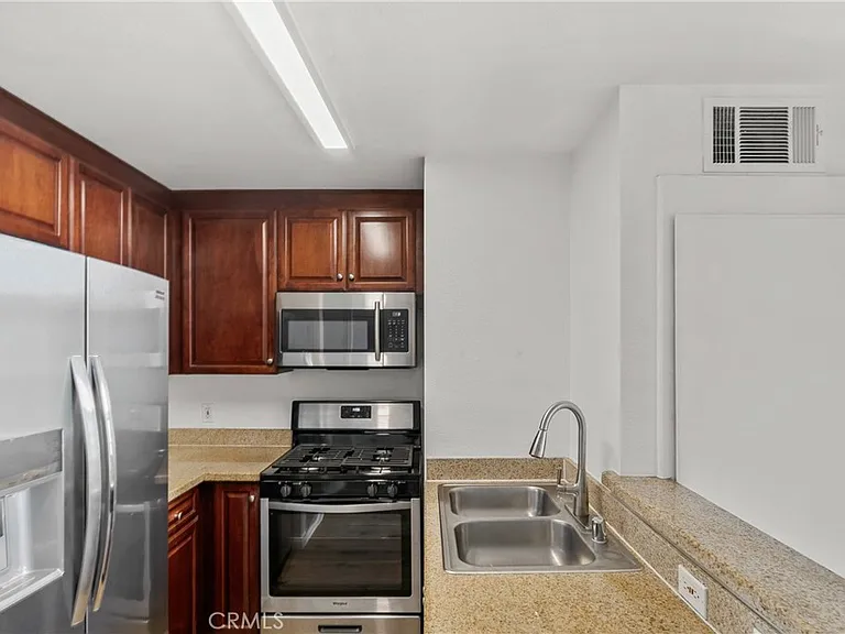 5500 Owensmouth Ave #317 — Photo 8