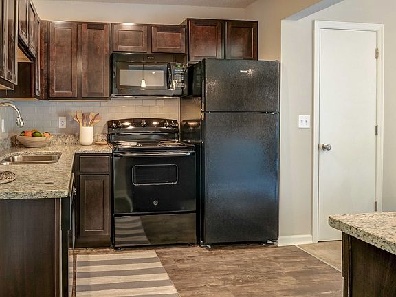 3rd image of 2917 Williamsburg Ln #100-D