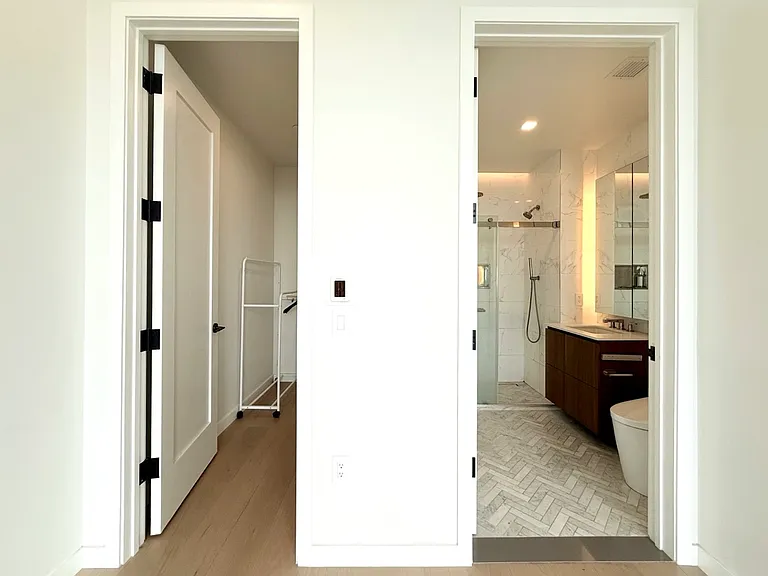 35-32 Leavitt St #10K — Photo 15