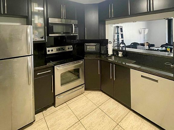 2nd image of 400 NE 12th Avenue #305