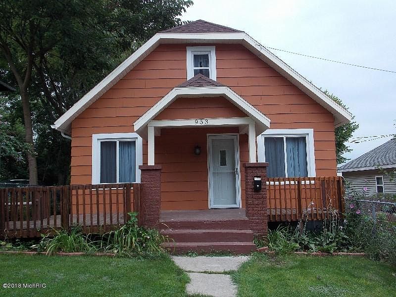 1st image of 953 College Ave NE