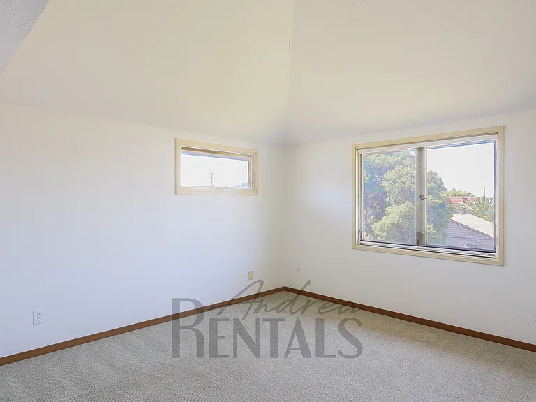 1735 Elm St — Photo 23