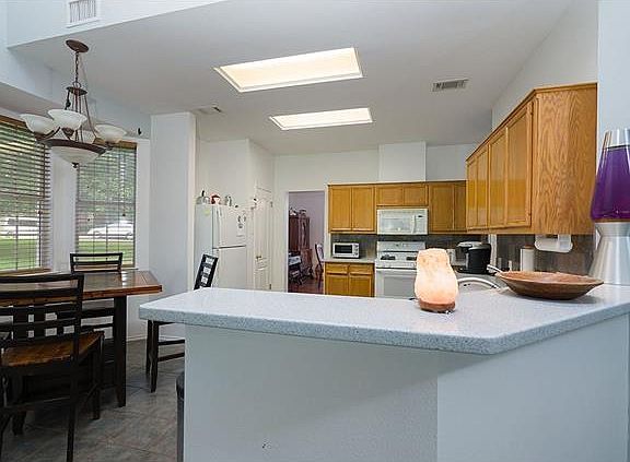 5th image of 2905 Winchester Dr