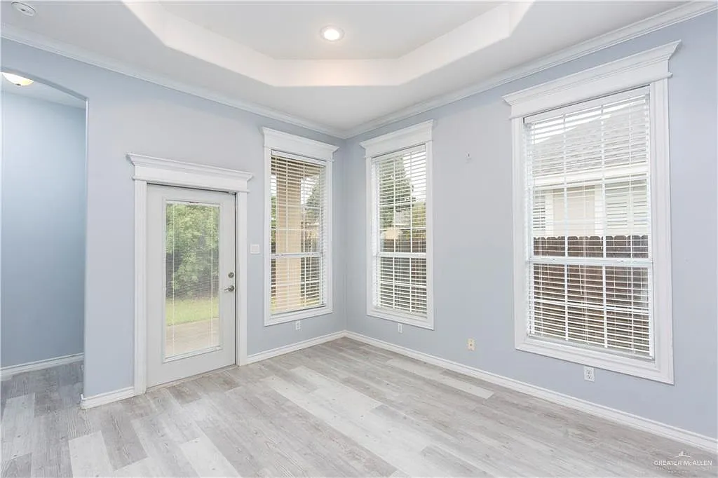 3 bed, 2.0 bath, 1566 sqft, $1,800 — Photo 3