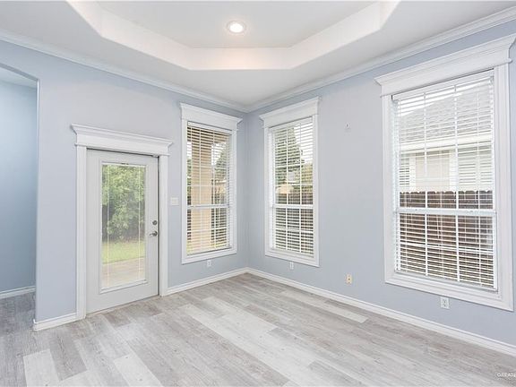 4th image of 708 S Excalibur St