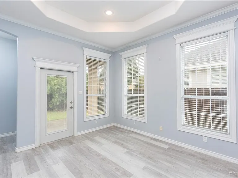 708 S Excalibur St — Photo 3
