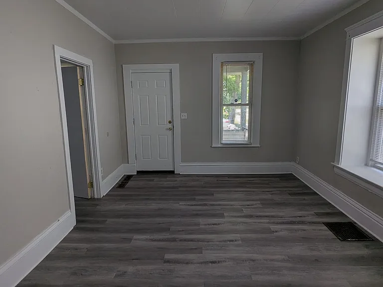 653 Sumner St — Photo 4