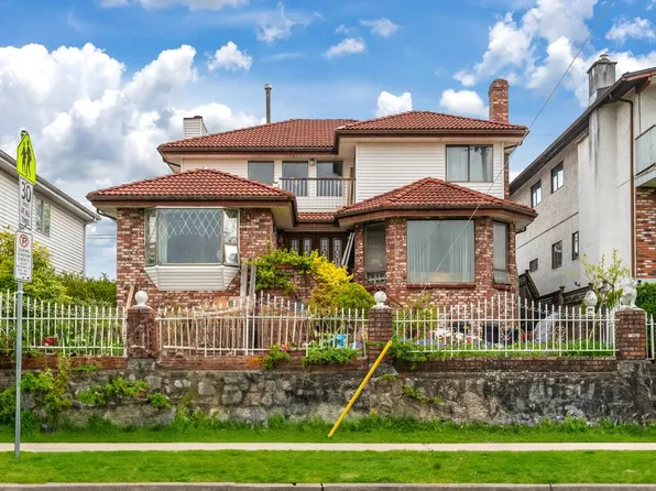 4338 Ontario St, Vancouver, BC V5V 3G9