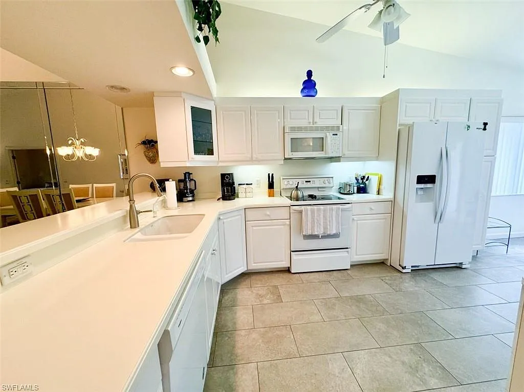 2 bed, 2.0 bath, 1351 sqft, $4,500 — Photo 2