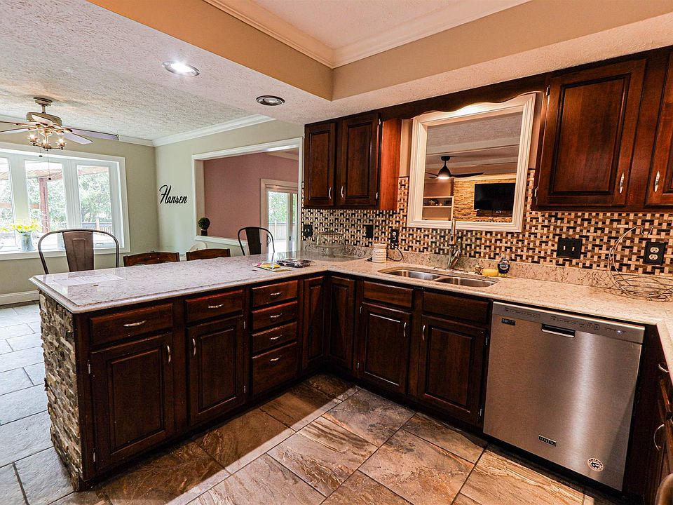 2nd image of 3000 Acorn Ct