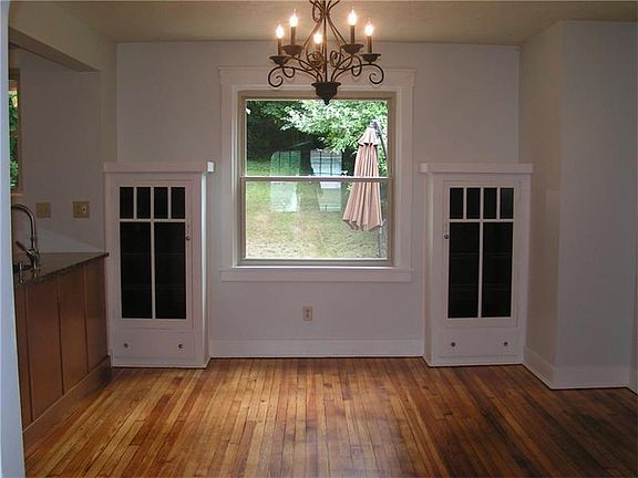 4th image of 41 Shady Dr W