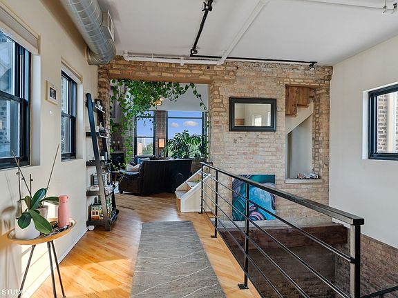 5th image of 2300 W Wabansia Ave APT 400