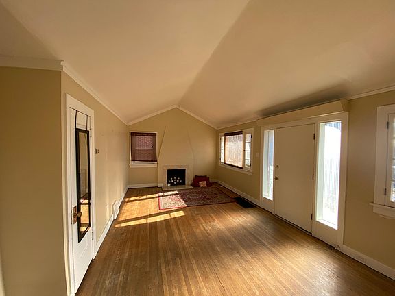3rd image of 1227 E Fenway Ave